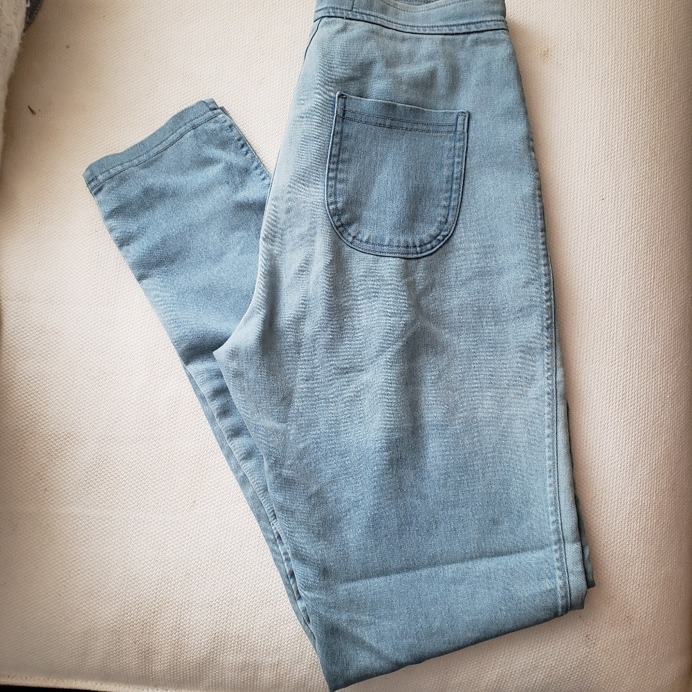 ***SOLD***American Apparel Lightwash highrise Skinny Jeans